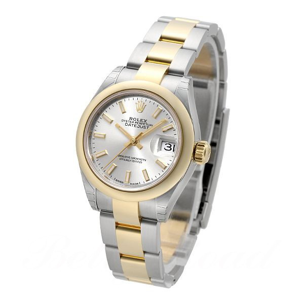 The fancy timepieces can draw much attention of female customers. 