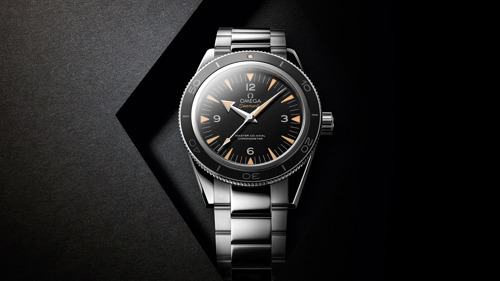 The accuracy has been guaranteed by the precise and reliable Omega Master Co-Axial movement.