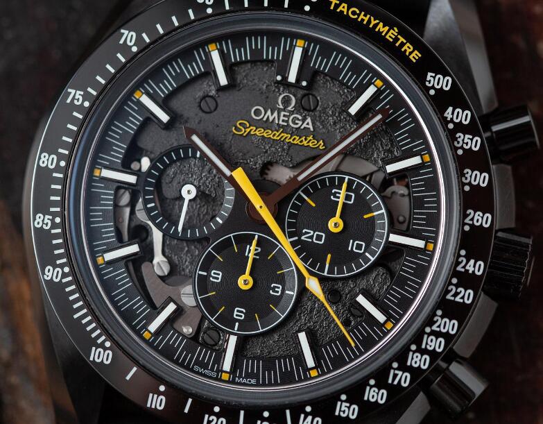 The design of the dial has presented the feature of the surface of the moon.