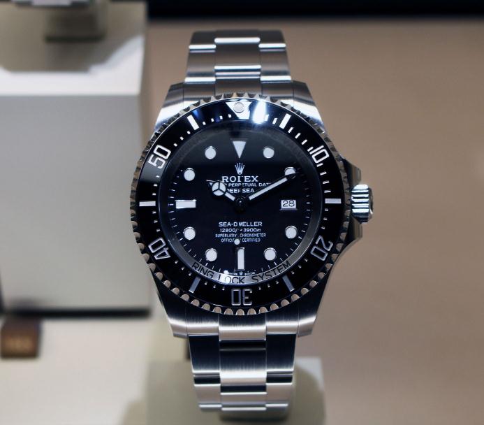 The water resistant replica watches are made from Oystersteel.